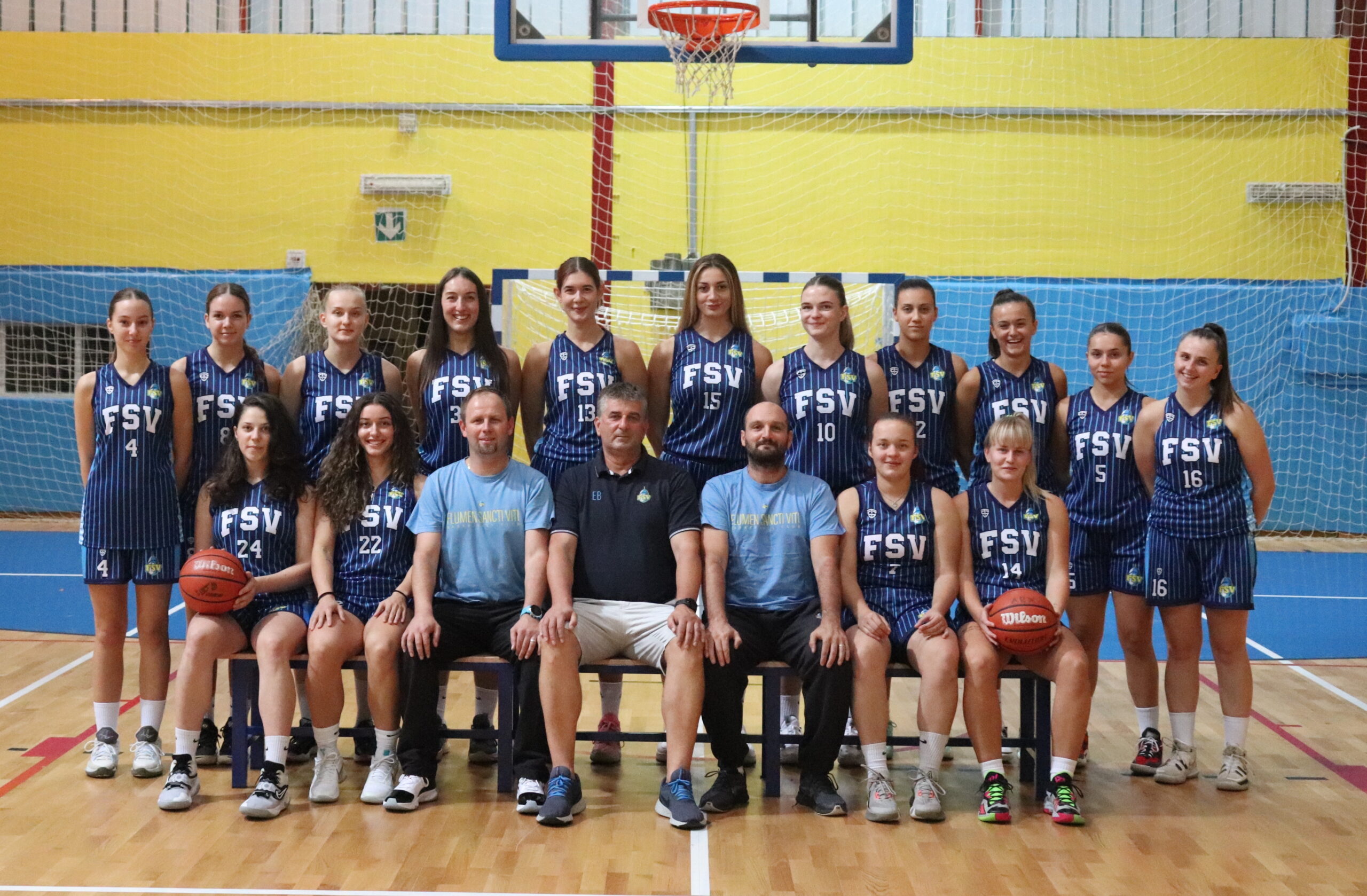 Košarkašice FSV-a s trenerima Teddyjem Delačem, Sinišom Kuharićem te sportskim direktorom Emilom Baltićem/Foto FSV