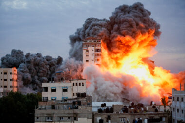Izraelske snage žestoko tuku Gazu/Foto REUTERS
