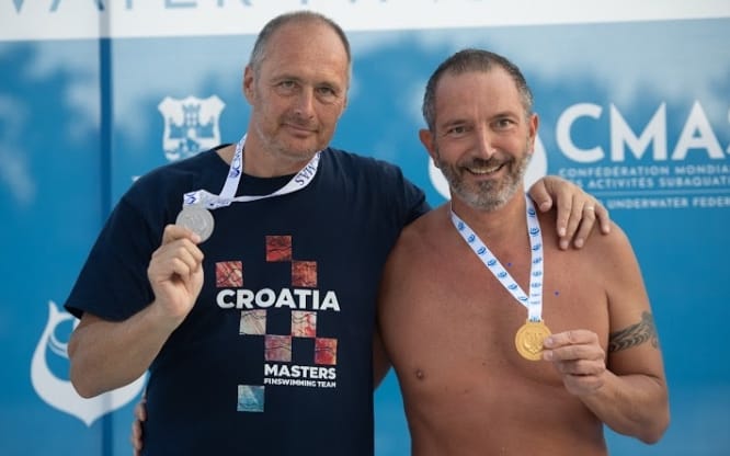 Davorin Tomac s jednom od tri osvojene srebrne medalje / FOTO CMAS