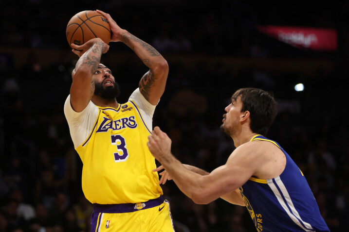 LeBron James i Dario Šarić/Foto REUTERS