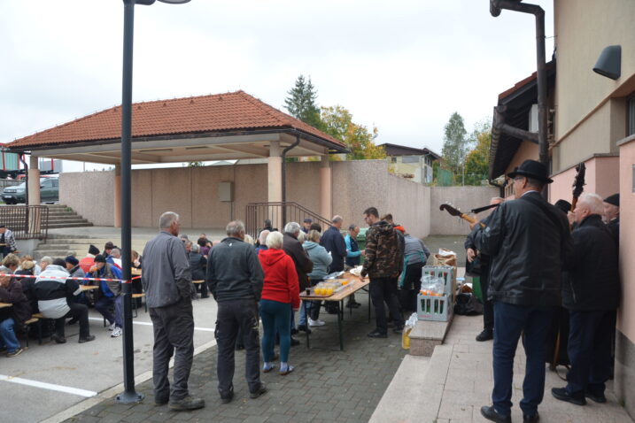 Besplatna marenda uz Ravnogorske tamburaše