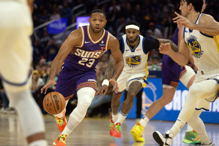 Eric Gordon (Suns) prolazi kraj Garyja Paytona II i Darija Šarića/Foto REUTERS