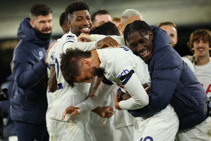Rodrigo Bentancur, Yves Bissouma i Emerson Royal slave pobjedu/Foto REUTERS