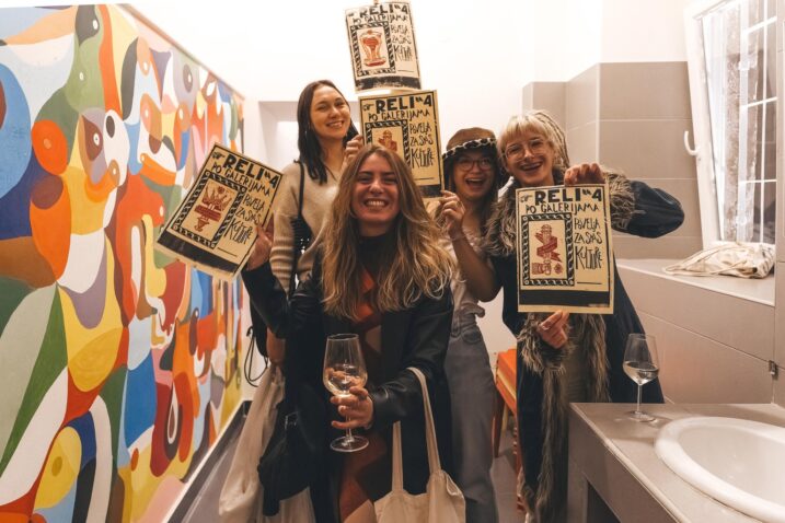 Foto Facebook Reli po galerijama