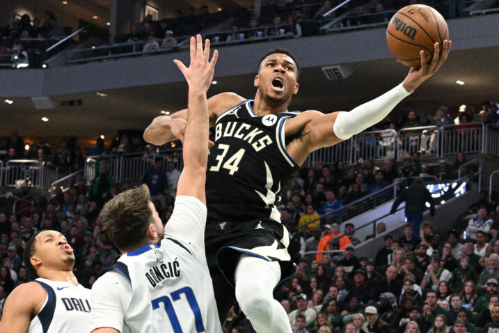 Giannis Antetokounmpo i Luka Dončić/Foto REUTERS