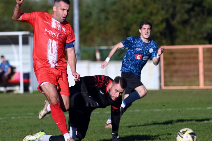 Ahmad Sharbini i vratar Miralem Rešidović/M. GRACIN