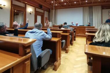 Proračun je usvojen s osam glasova za i dva glasa protiv / Foto R. ŠIMONOVIĆ