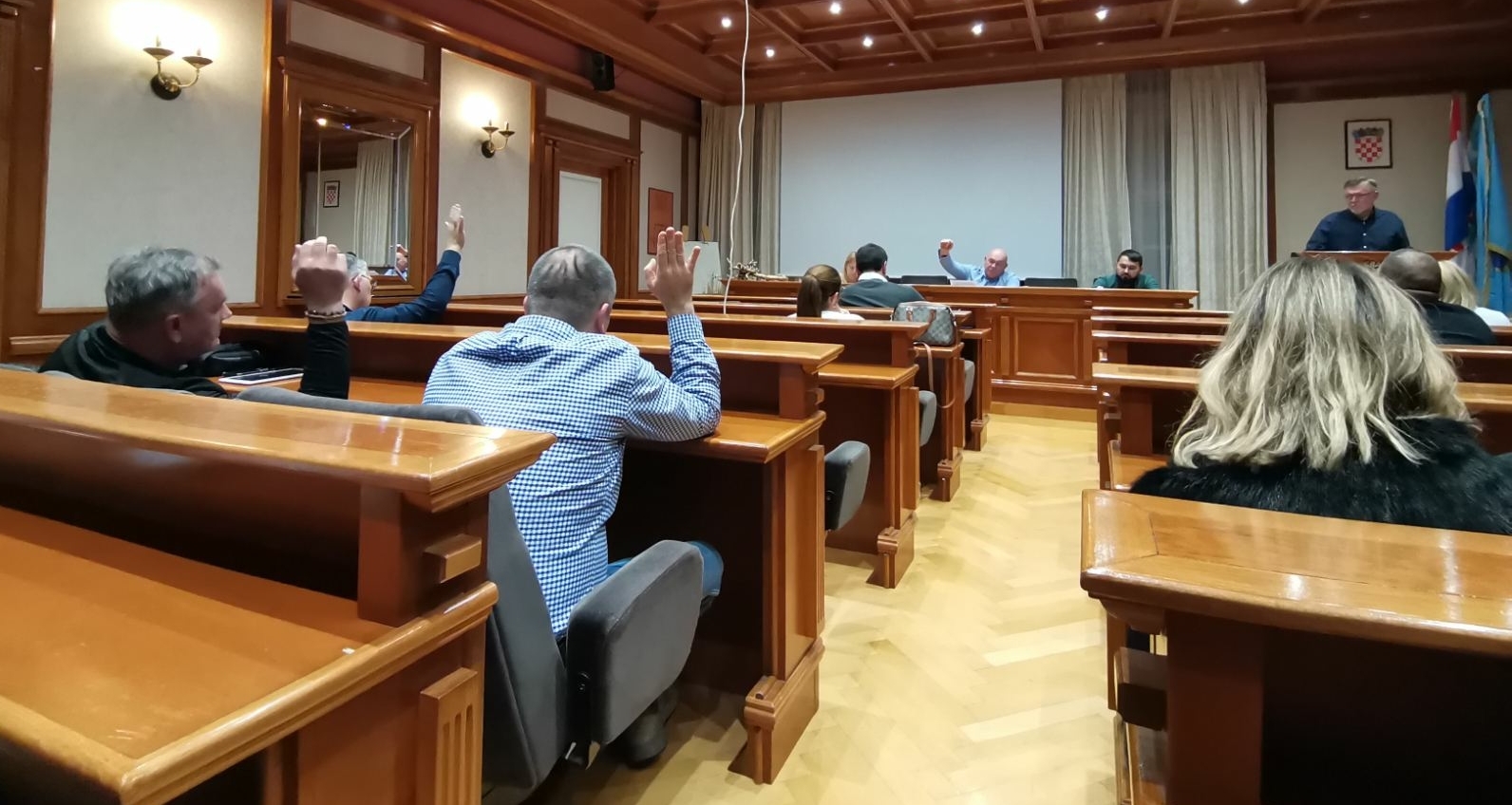 Proračun je usvojen s osam glasova za i dva glasa protiv / Foto R. ŠIMONOVIĆ