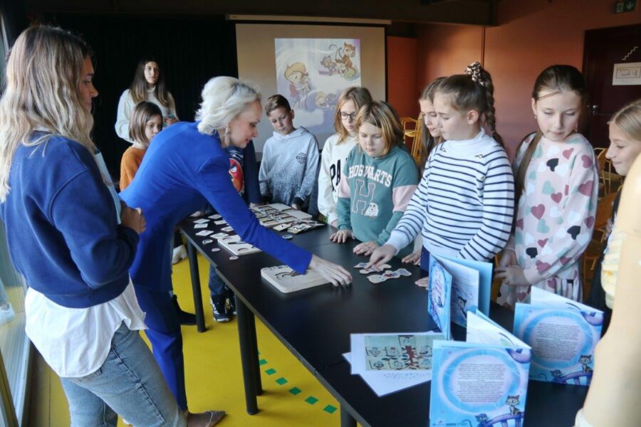 Kao edukativni materijali, na radionici se koriste slikovnica i didaktičke igračke