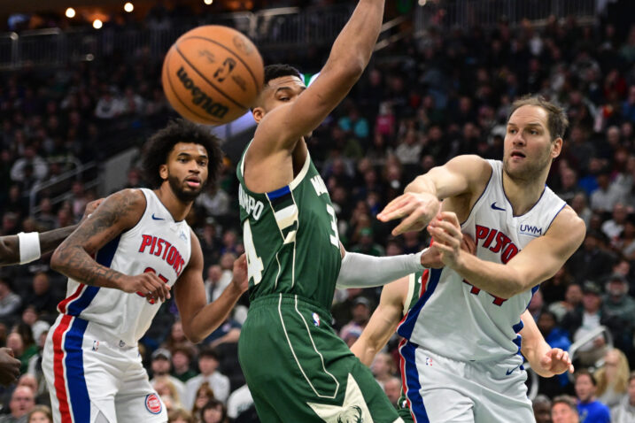 Bojan Bogdanović i Giannis/Foto REUTERS