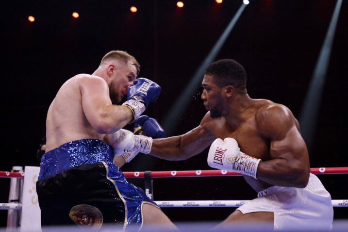 Anthony Joshua i Otto Wallin/Foto REUTERS