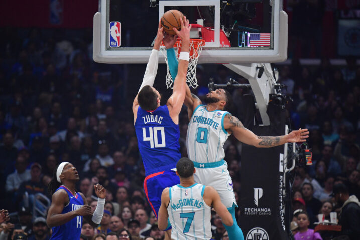 Ivica Zubac i Miles Bridges/Foto REUTERS