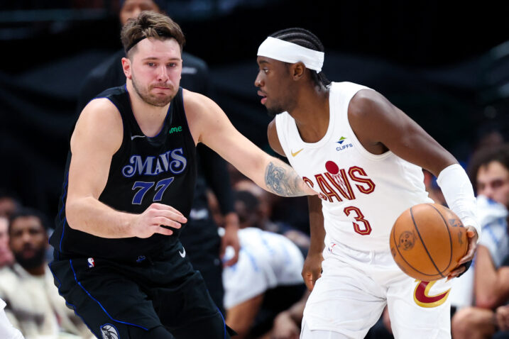 Luka Dončić i Caris LaVert/Foto REUTERS