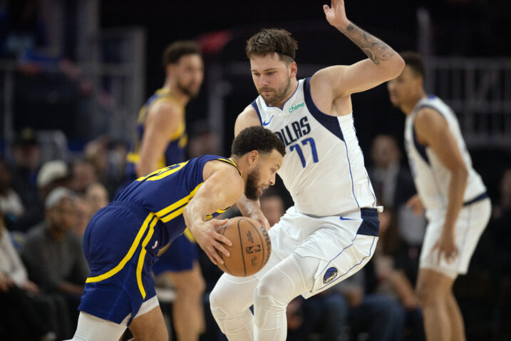 Stephen Curry i Luka Dončić/Foto REUTERS