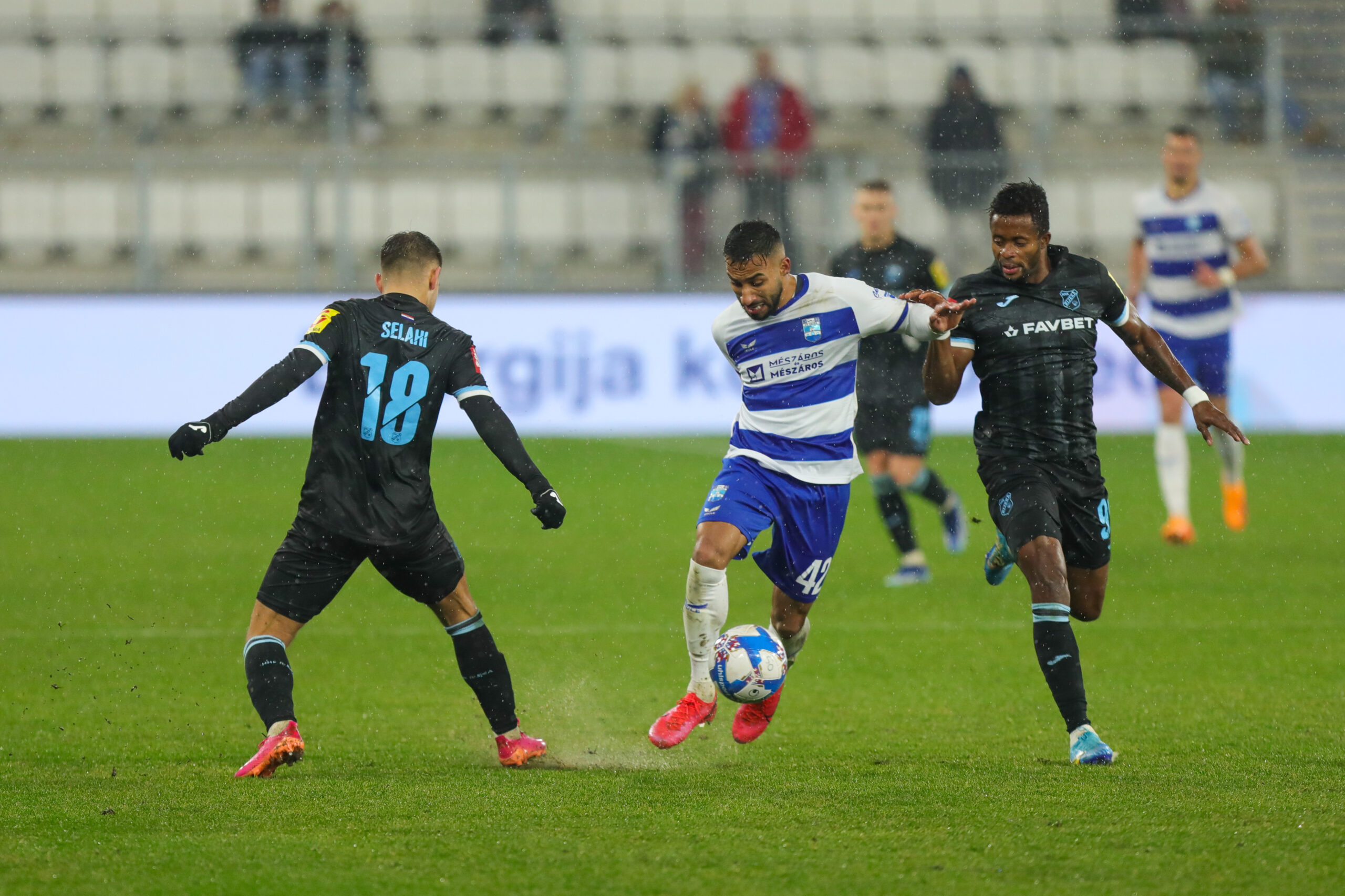 DOBRA KIŠNA PREDSTAVA - Lindon Selahi, Renan Guedes i Momo Yansane/Foto PIXSELL