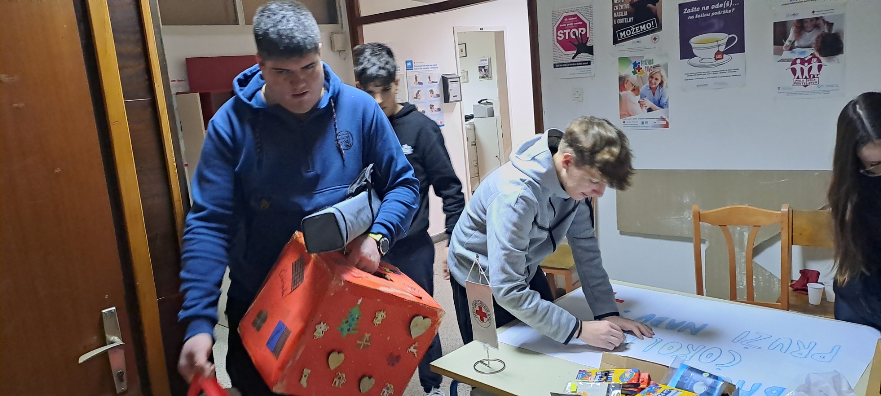 Članovi Kluba mladih CK Delnice u akciji prikupljanja čokolada