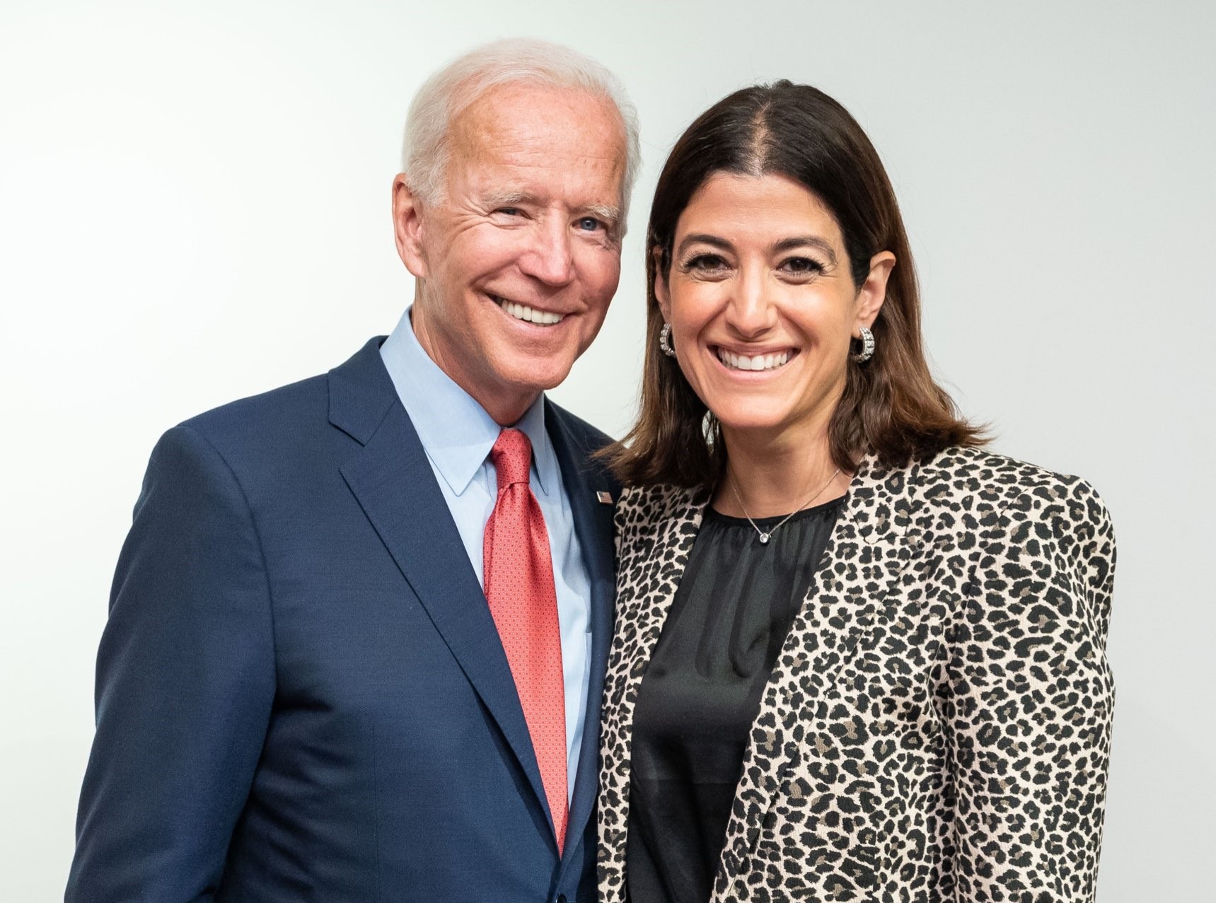 Joe Biden, Nathalie Rayes / https://twitter.com/nathalierayes