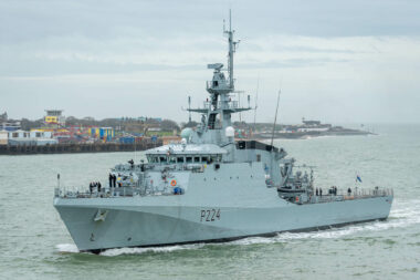 Patrolni brod HMS Trent / Foto Shaun Roster; Wikimedia Commons