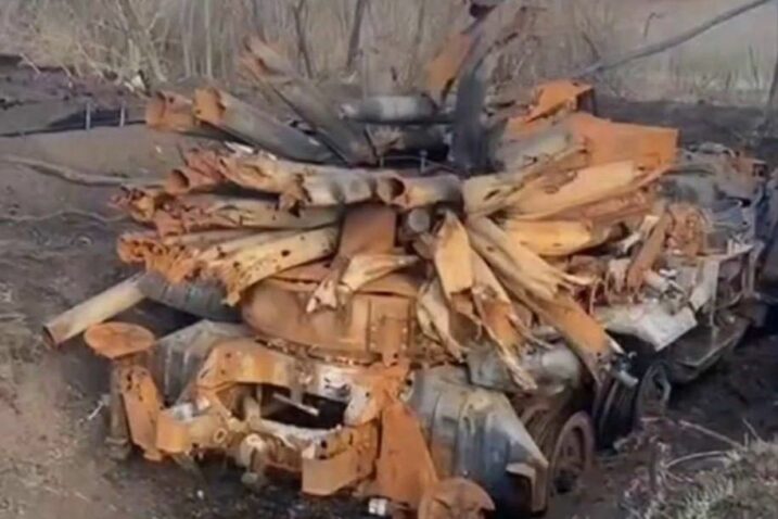Uništeni ruski višecijevni bacač raketa BM-21 Grad nakon katastrofalne eksplozije loše municije / Foto Screenshot