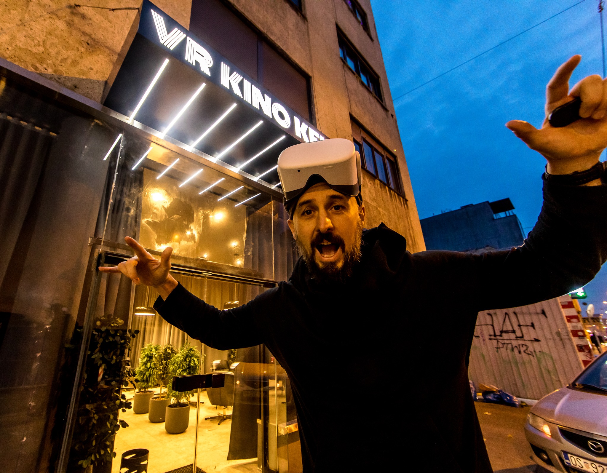 Davor Rostuhar ispred VR kina KEK / Foto Facebook Davor Rostuhar - Storyteller