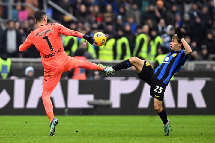 Nicolo Barella (Inter) i Lorenzo Montipo (Verona)/Foto REUTERS