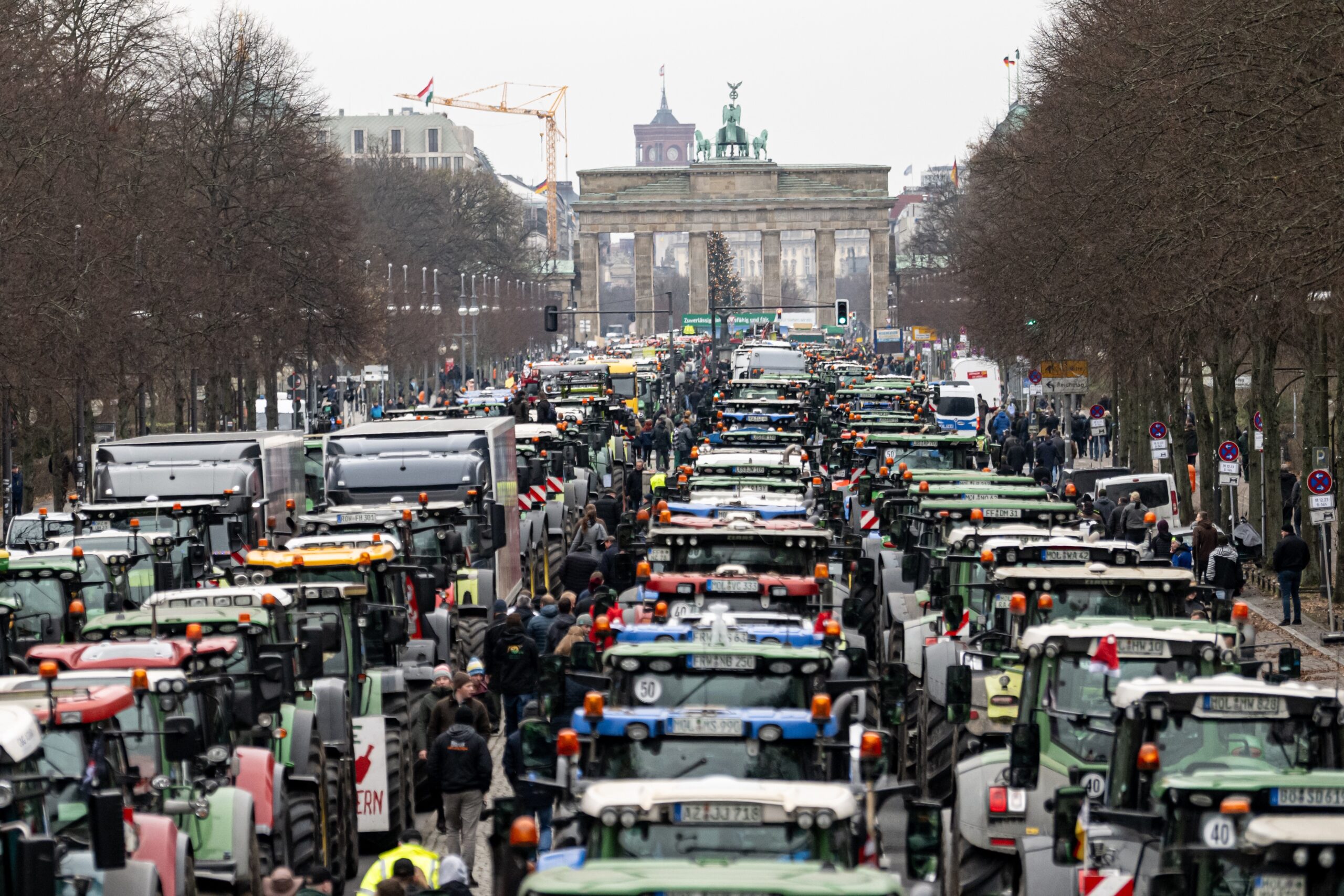Ogromni prosvjedi poljoprivrednika u Njemačkoj, Berlin je u blokadi: Ne  može se štedjeti na onima koji proizvode hranu - Novi list