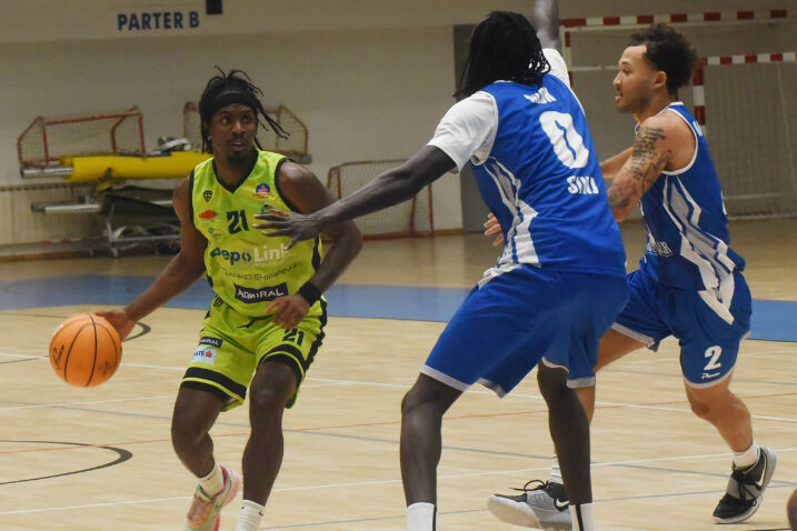 Travion Jamar Hollowell u dvoboju s Kuolom Alokom i Trevanteom Andersonom/S. DRECHSLER