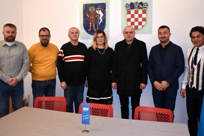 Bruno Seršić, Ivan Vasilić, Slavko Jurešić, Tanja Grlj, Robert Topalušić Orlović, Miroslav Hrgovčić i Toni Juranić / Foto Mladen Trinajstić