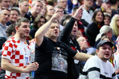 Ilustracija tribine s hrvatskim navijačima na utakmici Hrvatske i Francuske (ne prikazuje navijače o kojima govori EHF)/ Foto Reuters