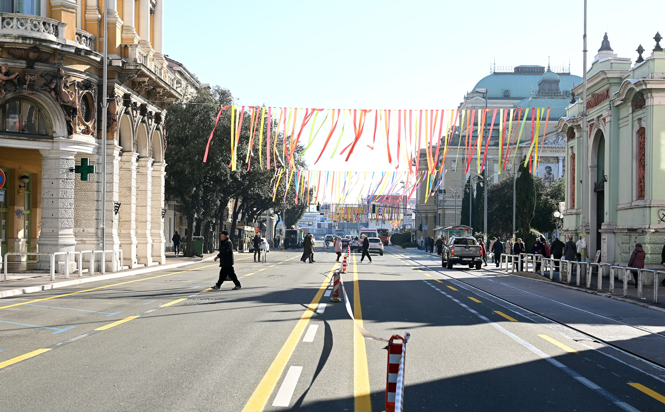 Grad Rijela Grad Rijeka: Privremeno se zatvara pješački prijelaz u Ulici Ivana ...