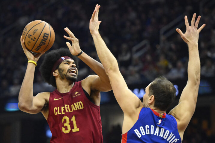 Jarrett Allen i Bojan Bogdanović/Foto REUTERS
