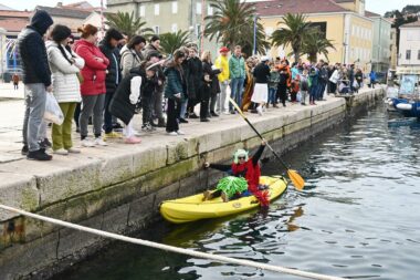 Pobjeda za »Lošinjsko luckasto, čitaj spaljeno čudovište« / Foto B. PURIĆ