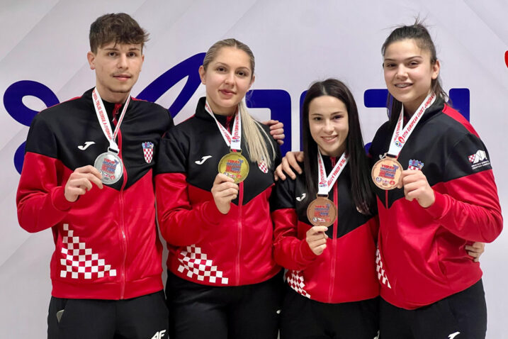 OSVAJAČI ODLIČJA - Sven Strahija, Nikolina Golomboš, Ema Sgardelli i Sara Tomić/Foto HKS