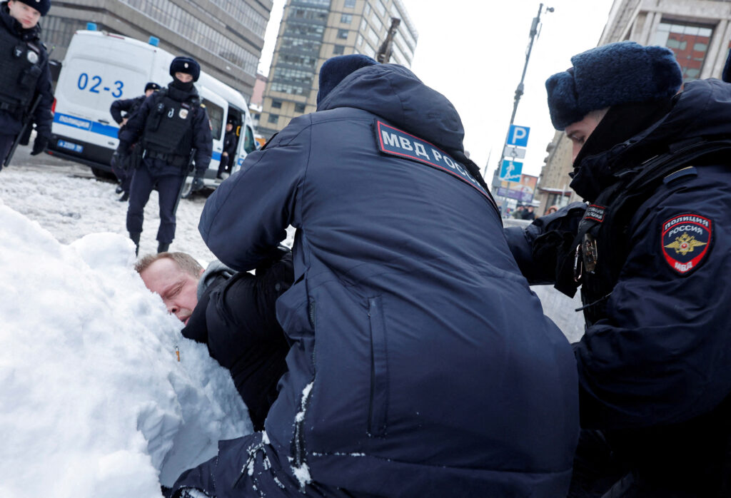 Police officers detain a man during a gathering in memory of Russian opposition leader Alexei Navalny near the Wall of Grief monument to the victims of political repressions in Moscow, Russia February 17, 2024. REUTERS/Stringer TPX IMAGES OF THE DAY