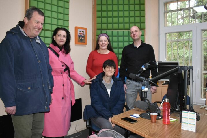 Uredništvo Spajalice stiglo je u studio Radija OK lociranom u Krasu u Općini Dobrinj / Foto M. TRINAJSTIĆ