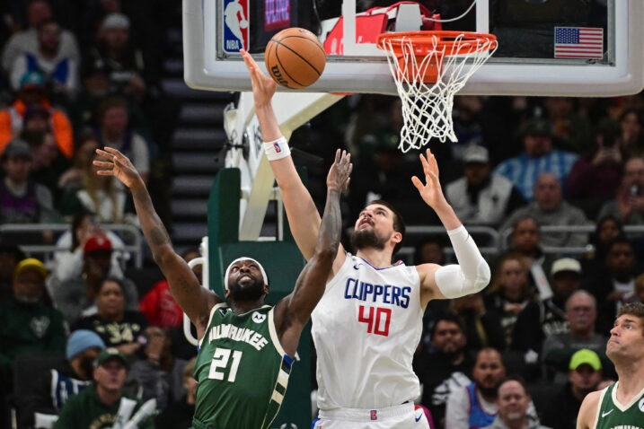 Patrick Beverley i Ivica Zubac/Foto REUTERS