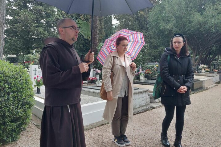 Fra Vedran Kos, Kristina Pilipović i Kristina Pintar / Foto Helena Anušić/AKD Jeronim