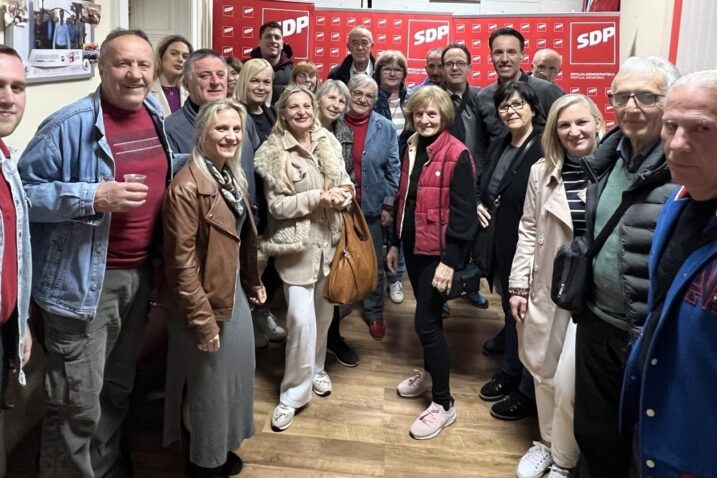 Opatijski SDP-ovci s koalicijskim partnerima / Foto SDP OPATIJA