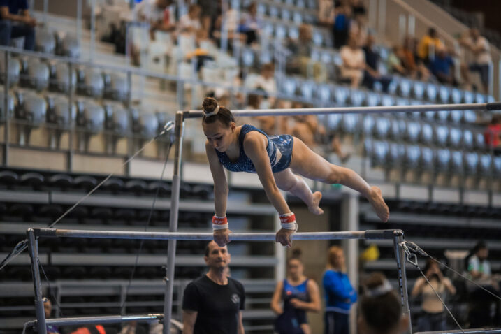 Sofia Mešter na dvovisinskim ručama/Foto M. BANIĆ/REROOT