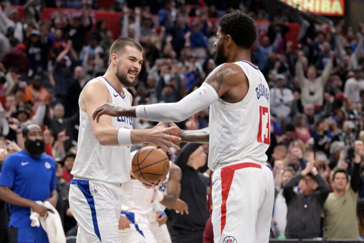Ivica Zubac i Paul George/Foto REUTERS