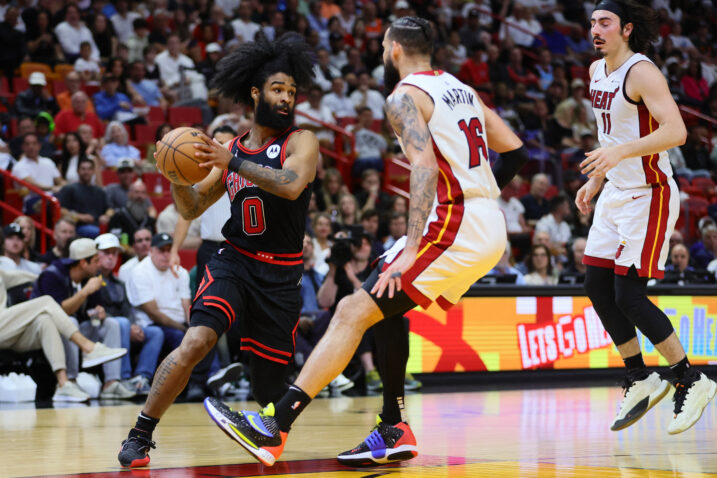 Caleb Martin (Miami) i Coby White (Chicago)/Foto REUTERS