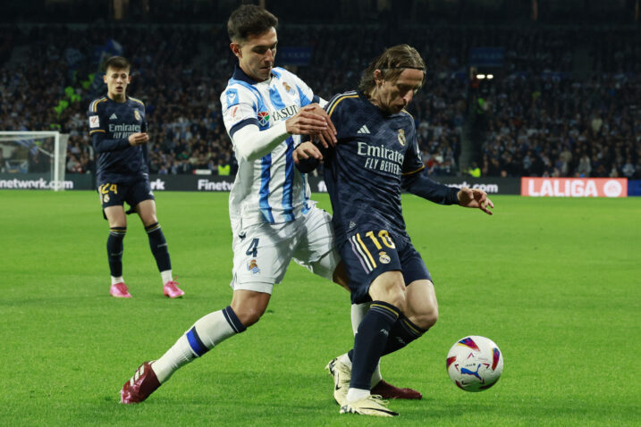Luka Modrić i Martin Zubimendi/Foto REUTERS