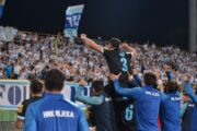 Bruno Goda na ramenima suigrača nakon utakmice pred navijačima/Foto HNK Rijeka