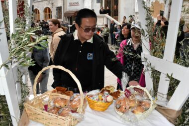 Uskrsne delicije privukle su pažnju gostiju / Foto M. TRINAJSTIĆ