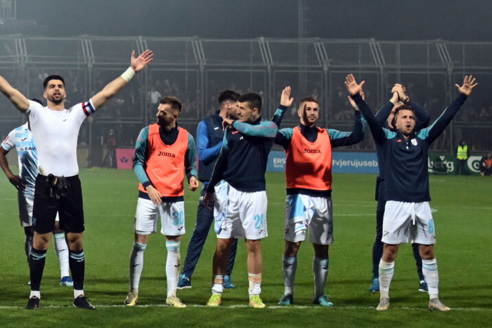 Nediljko Labrović i suigrači nakon susreta s Hajdukom/Foto V. KARUZA