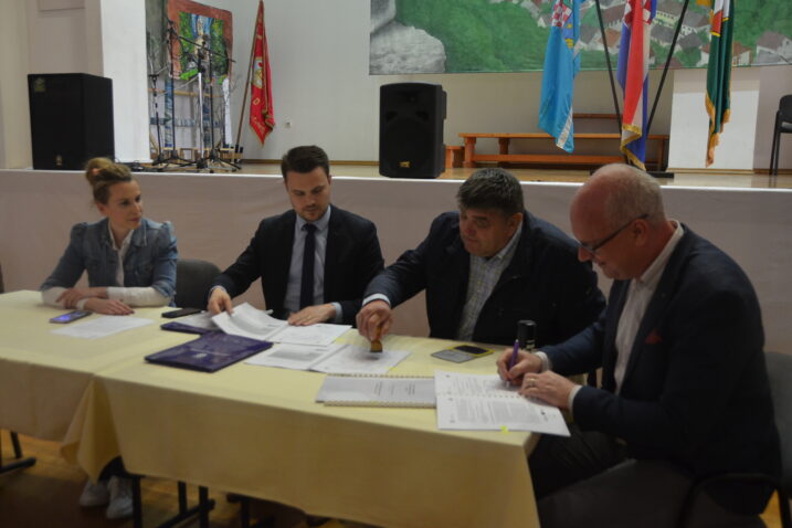 Saborska zastupnica Majda Burić, državni tajnik Ivan Vidić, načelnik Skrada Damir Grgurić i načelnik Lokava Toni Štimac / Snimio M. KRMPOTIĆ