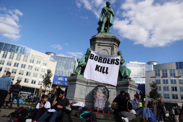 Aktivisti za ljudska prava prosvjedovali ispred EU Parlamenta uoči glasovanja zastupnika o Paktu EU-a o azilu i migracijama / Foto REUTERS