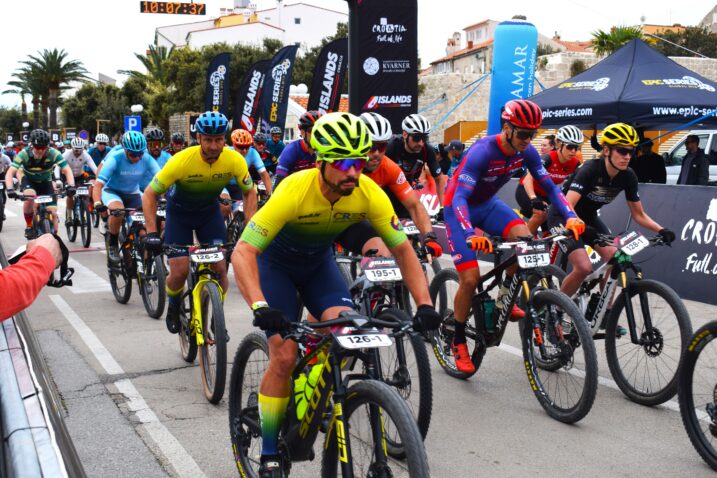 Oko 400 biciklista okušalo je svoje sposobnosti na izazovnim stazama - start u Rabu / Foto L. BORIĆ