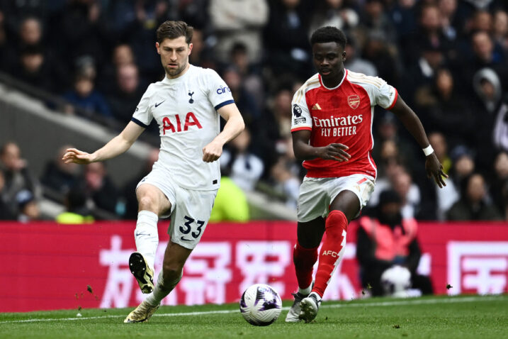 Ben Davies i Bukayo Saka/Foto REUTERS