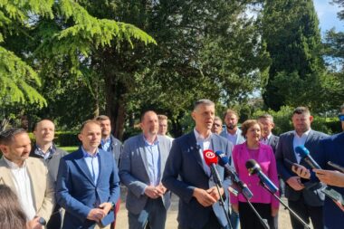 Valter Flego u Puli predstavio je kandidacijsku listu za Europski parlament / Foto DORIA MOHOROVIĆ